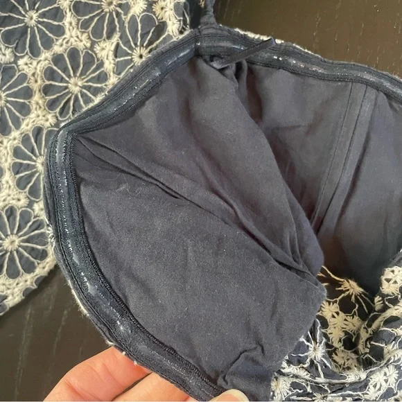 Bardot Kaela Broderie Off-Shoulder Navy Blue Top Size Small/4 embroidery - Picture 4 of 7